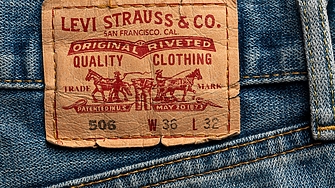 Levi's повиши финансовите си прогнози за 2025 г. на фона на силните онлайн продажби и търсенето на дънкови издели