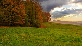 Във вторник облачността над страната ще се задържи предимно значителна