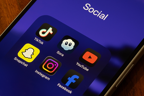 ЕК предупреди TikTok и Meta, че може да им наложи глоба за неспазване на законодателството