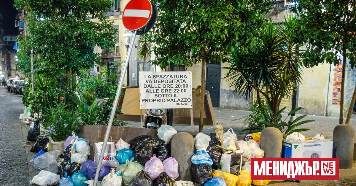 Неапол, четвъртият по големина град в Италия, се намира в