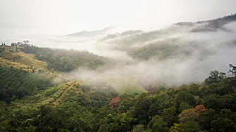 През следващото денонощие над страната ще има разкъсана над повечето