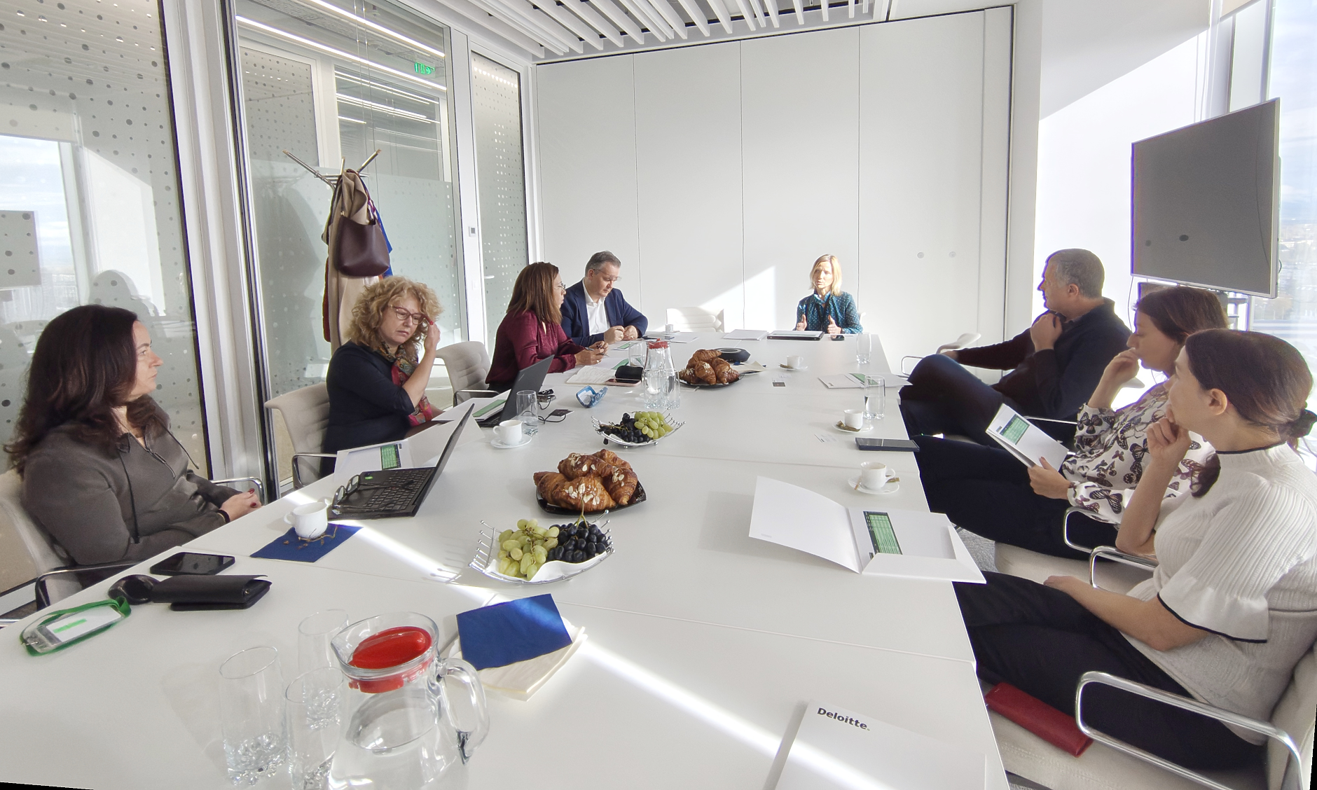 Резултатите от конкурса Мениджър на годината 2025 бяха представени пред Обществения съвет. Победителят става ясен тази вечер 