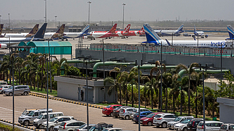 400 полета на най-голямото летище в Индия се сринаха заради технически проблем 