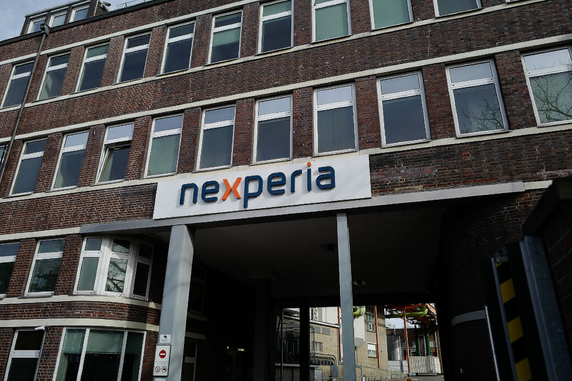 Белият дом ще обяви, че китайските съоръжения на Nexperia ще възобновят доставките на чипове