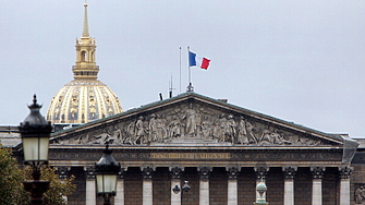 Френското национално събрание гласува с широко мнозинство спирането на пенсионната