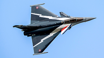 Украйна и Франция подписаха декларация за купуване на 100 изтребителя Rafale