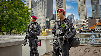 Сингапурският парламент разшири списъка от 65 престъпления наказуеми с бой