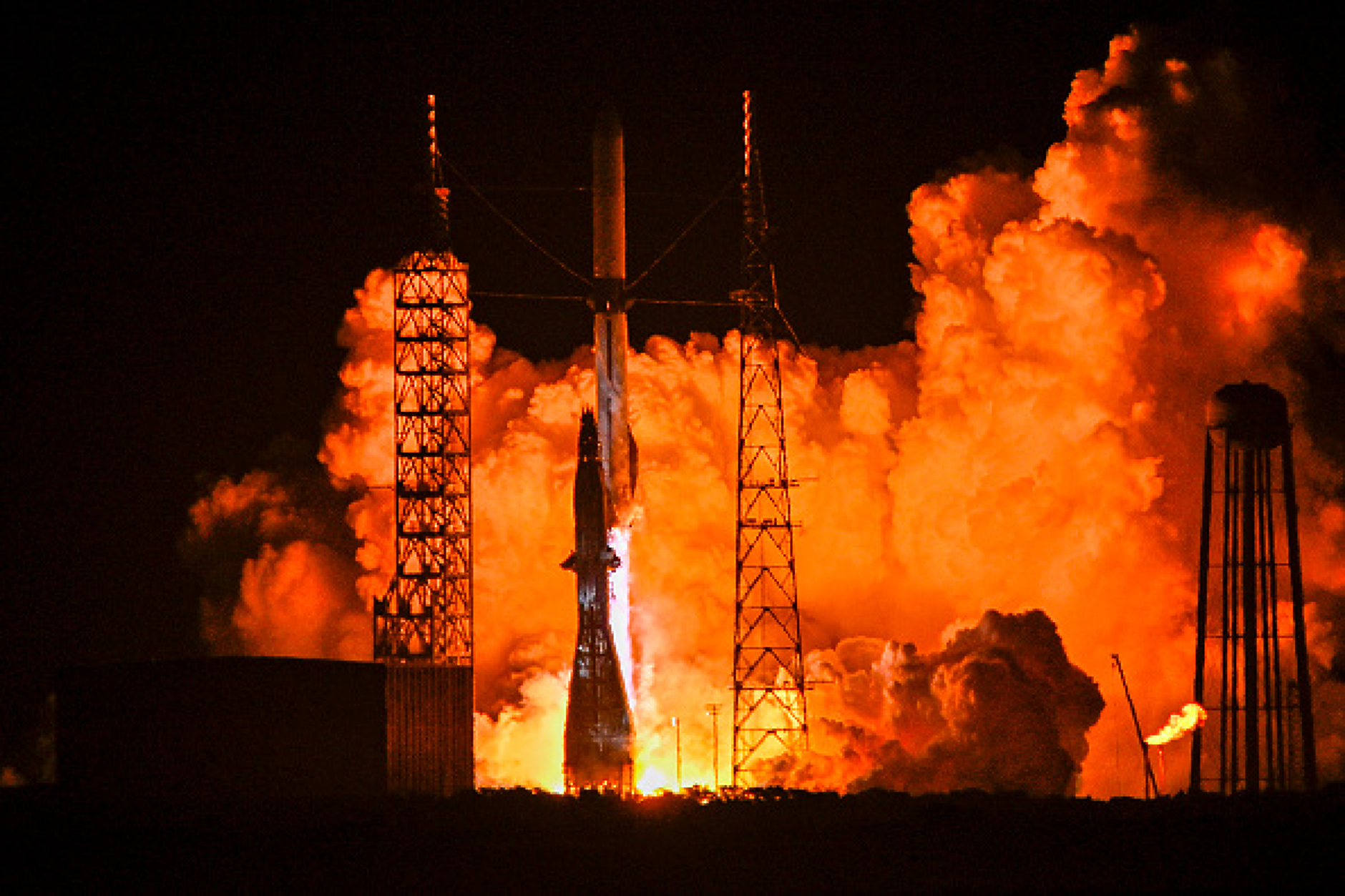 NASA изстреля с ракета на Джеф Безос два спътника за изследване на Марс