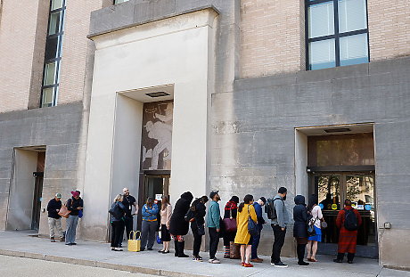 Заради внедряването на AI бизнесът в САЩ през октомври е намалил работните места с най-големия брой от 20 години