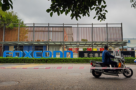 Foxconn ще внедри хуманоидни роботи в завода си за AI сървъри в Хюстън