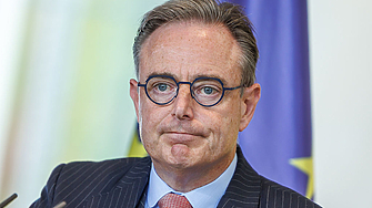 Белгийският премиер Барт де Вевер заплаши че ще подаде оставка