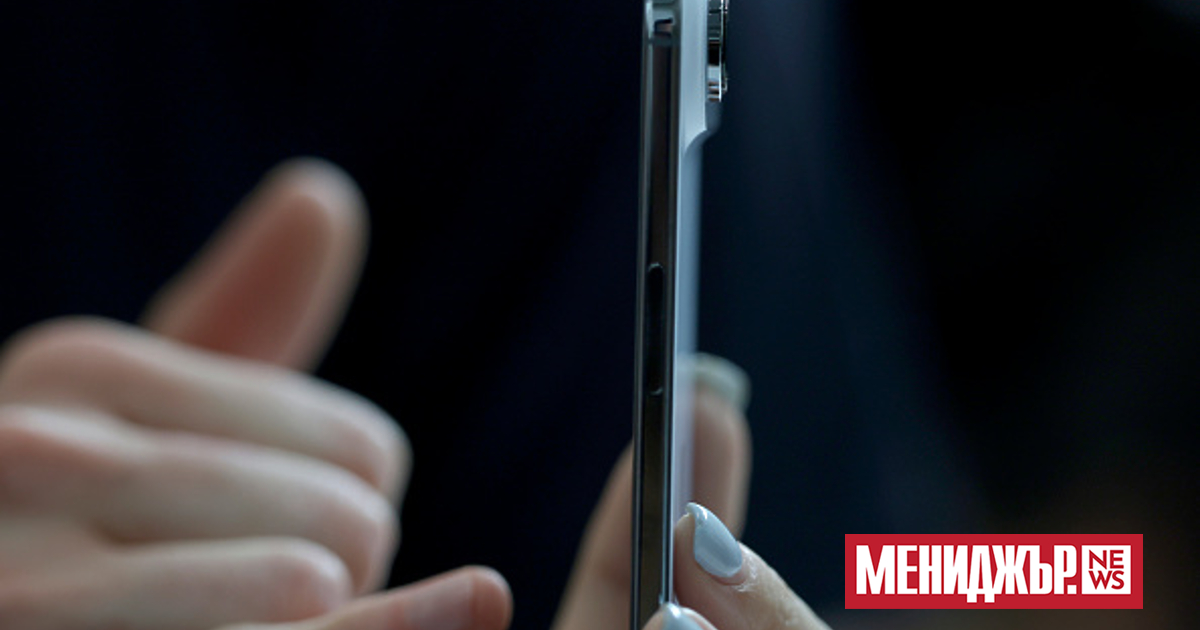 Дизайнерът Абидур Чоудхури, който представи iPhone Air при пускането му