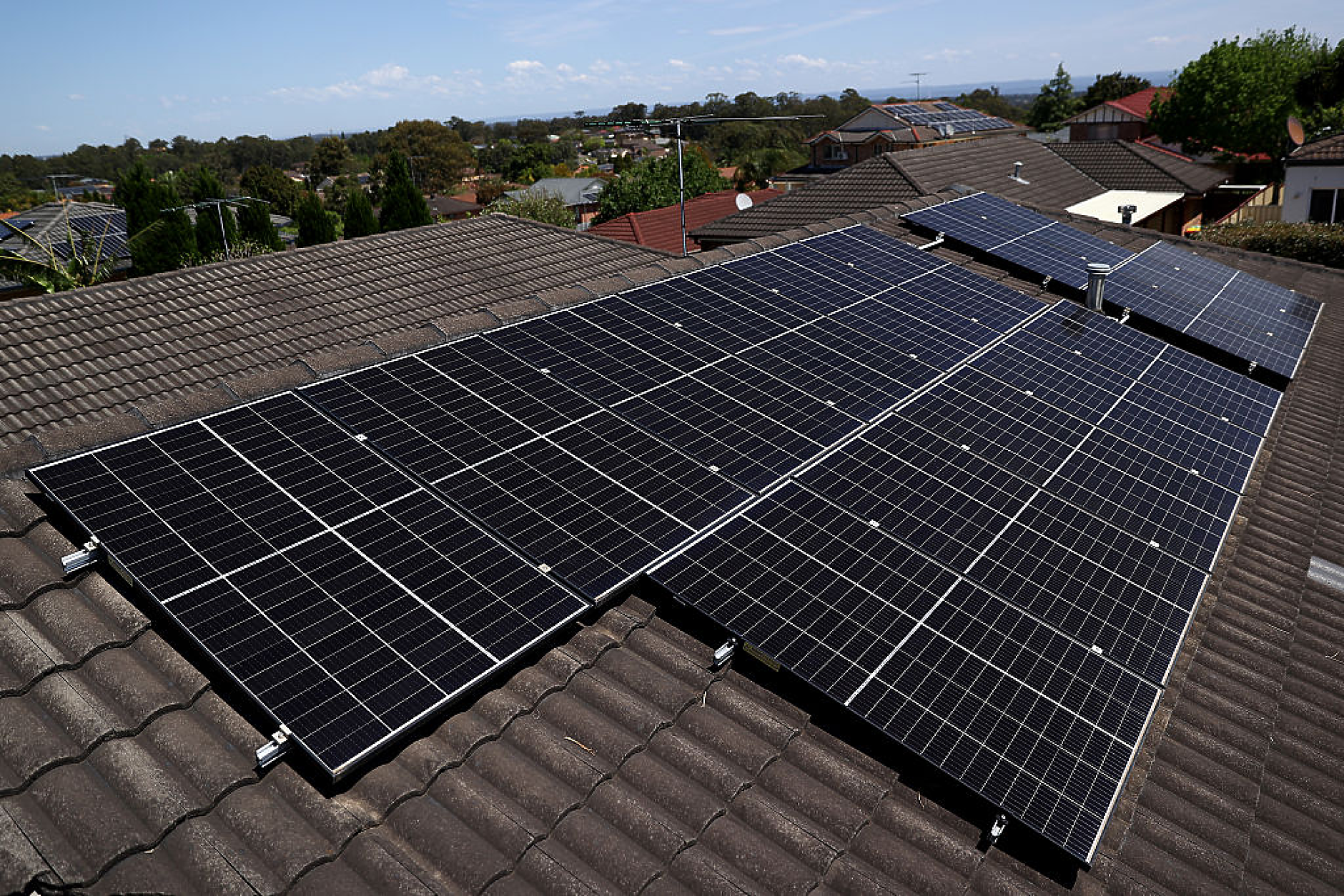 Австралия ще задължи енергийните компании да предлагат безплатна електроенергия през деня