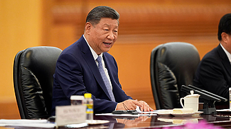 Китайският президент Си Дзинпин зае централно място на среща на