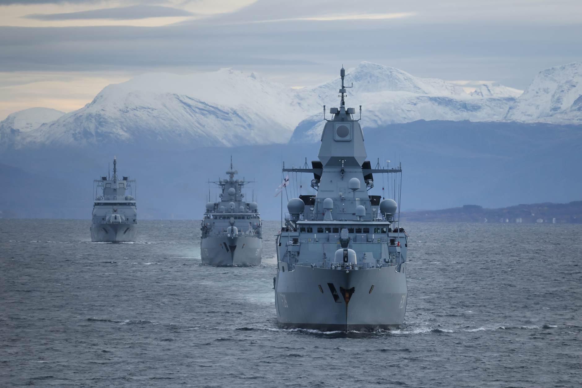 800 млрд. причини да помислим за отбрана