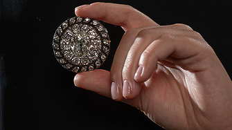 Диамантена брошка която френският император Наполеон e изгубил докато бягал