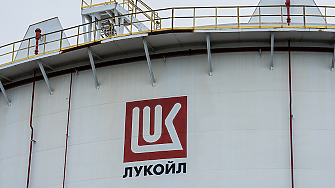 Кабинетът вече обсъжда имена за специален управител на рафинерията Лукойл