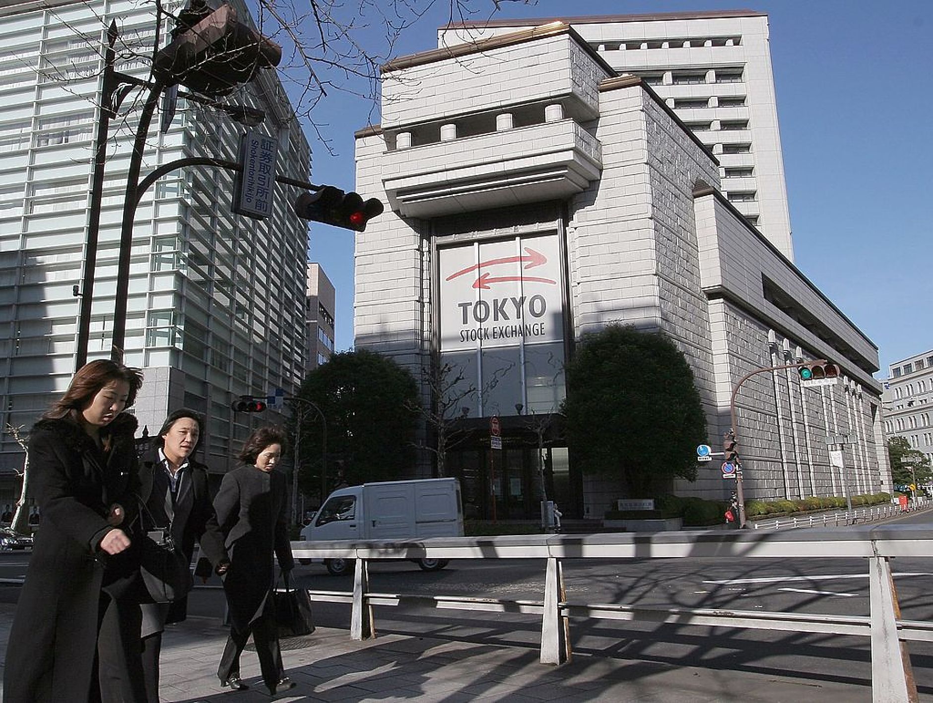 Страховете от AI балон доведоха до разпродажби на световните фондови пазари