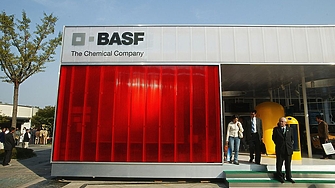Германската BASF  най голямата химическа компания в света  отчете спад на приходите и