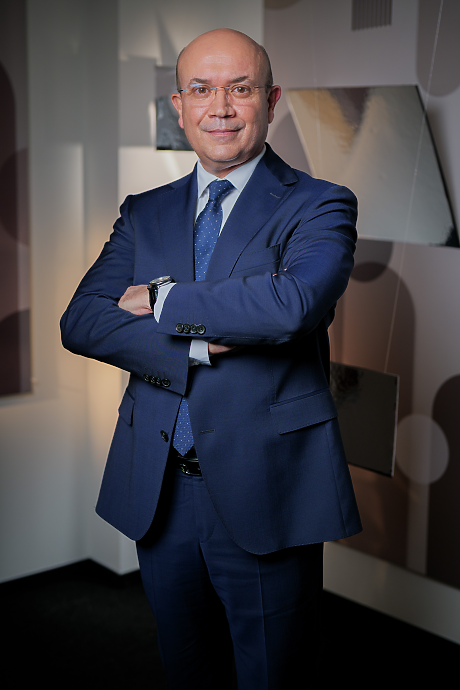 доц. д-р Маню Моравенов