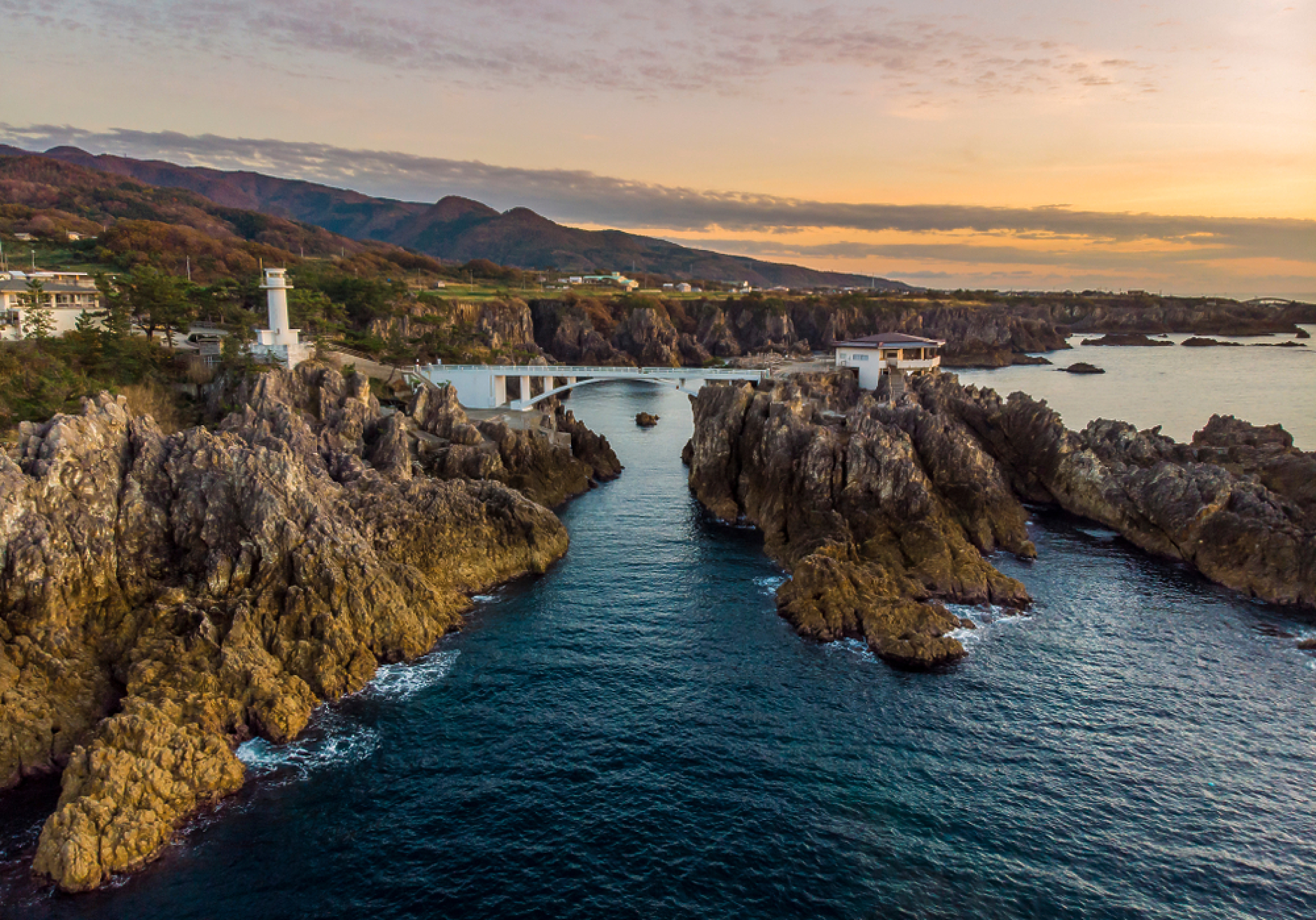 Китайска брегова охрана навлезе в спорните води край контролираните от Япония спорни острови Сенкаку