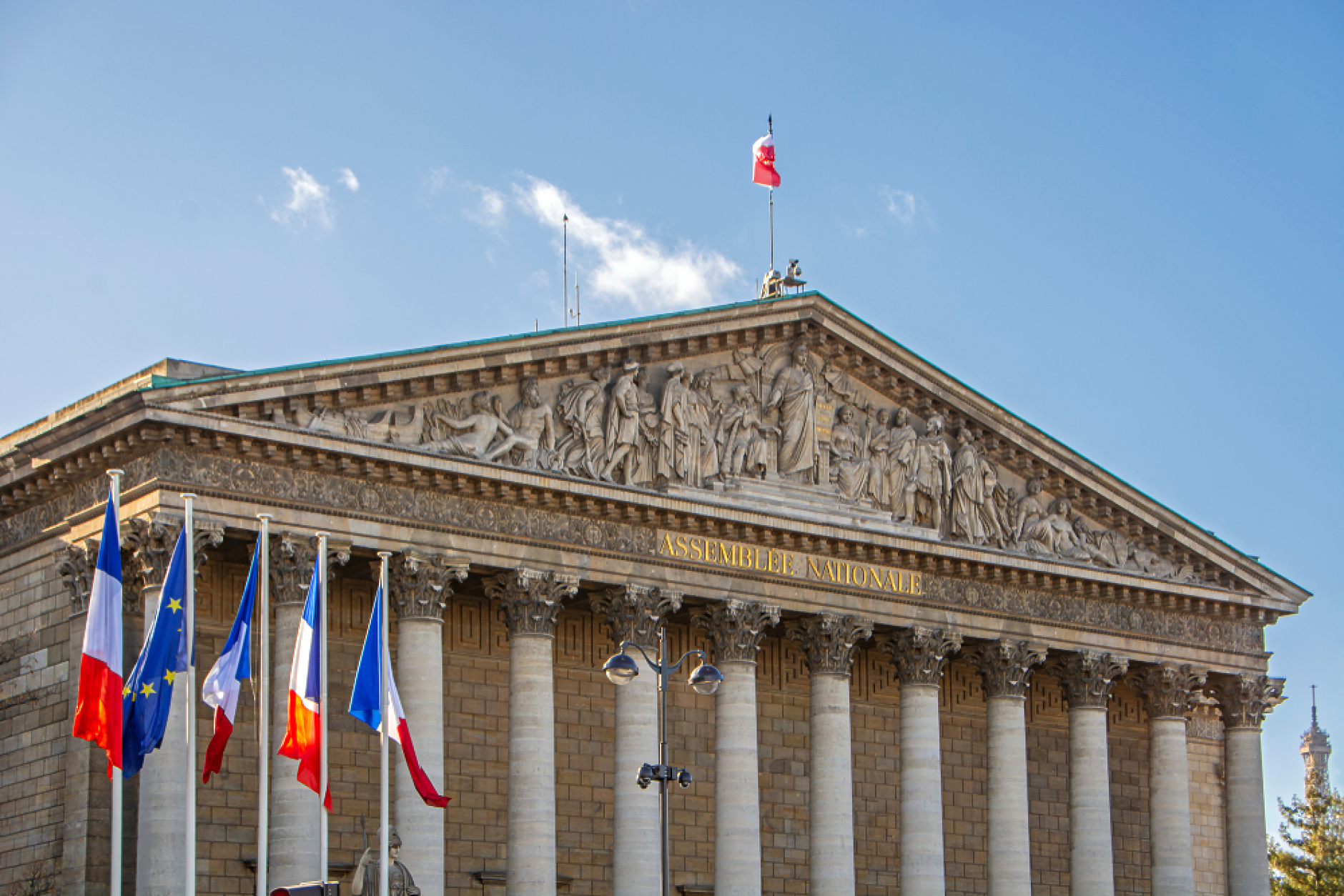 Френски депутат предлага спиране на алкохола в парламента на страната