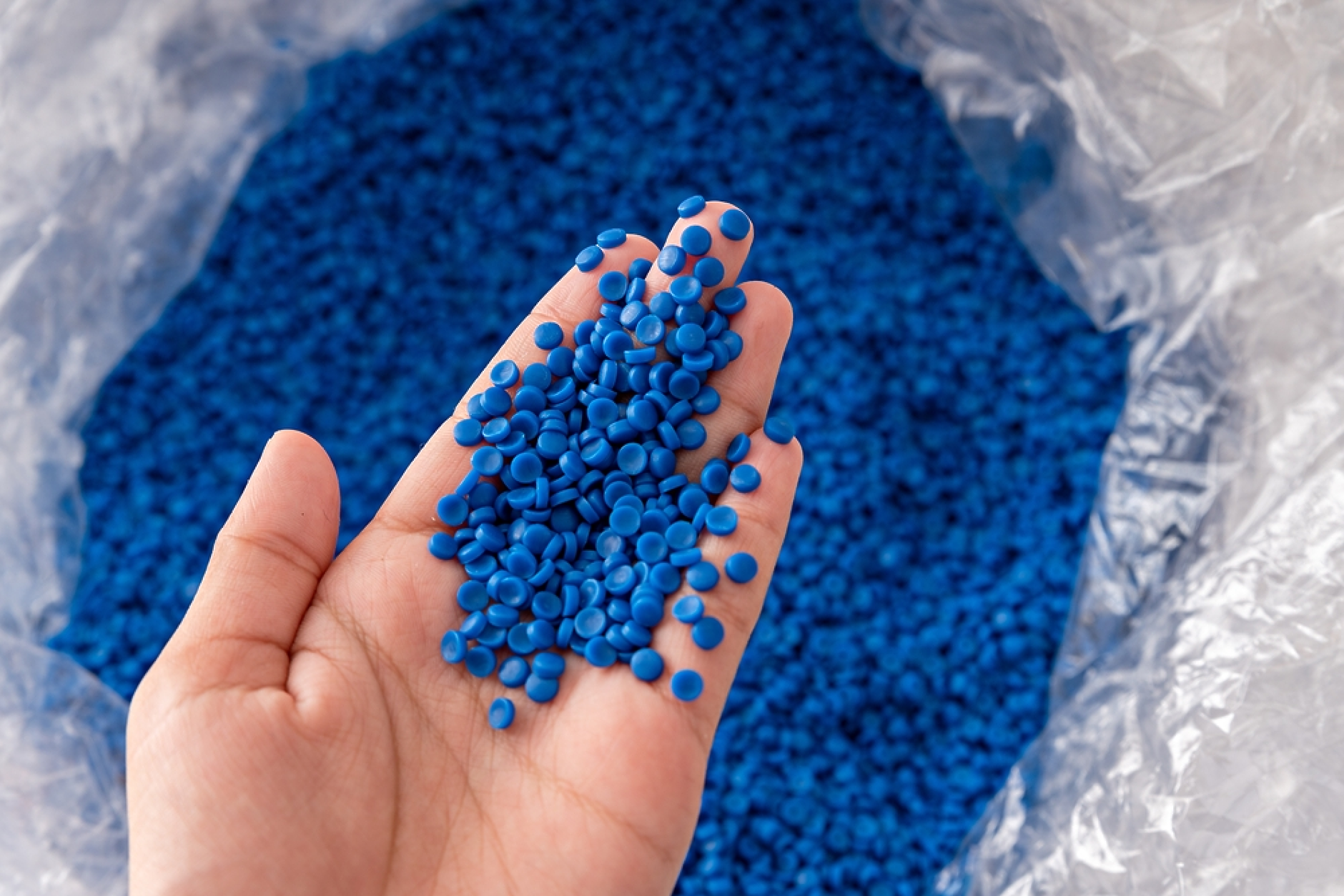 Учени откриха начин да произвеждат каучук и пластмаса, без да разчитат на изкопаеми горива