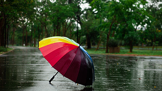 Времето във вторник: Облачно и дъждовно