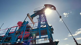 МАЕ: Търсенето на петрол и газ ще нараства през следващите 25 години без глобална промяна на курса