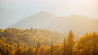 Времето в четвъртък: Слънчево, но със сутрешни мъгли