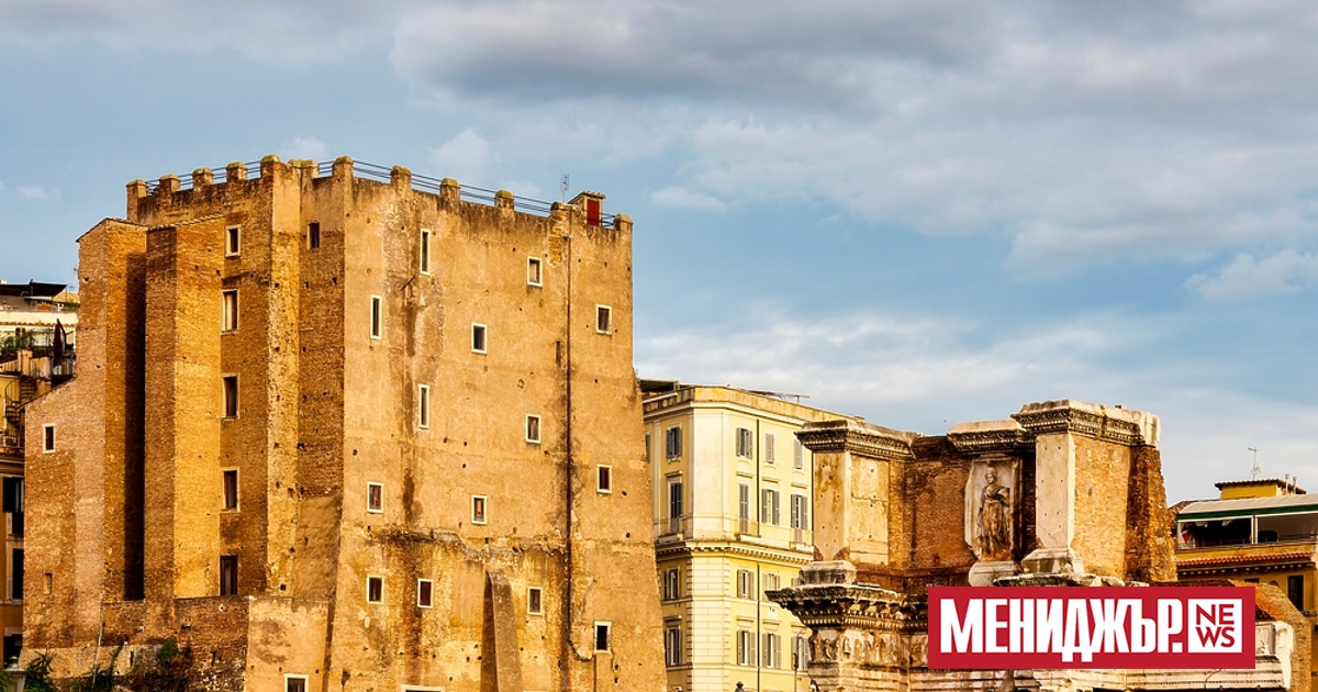 В централната част на Рим се срути частично средновековна кула