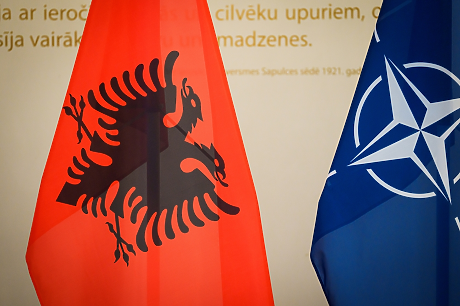 Албания инвестира близо 2 млрд. евро в производство на собствени оръжия