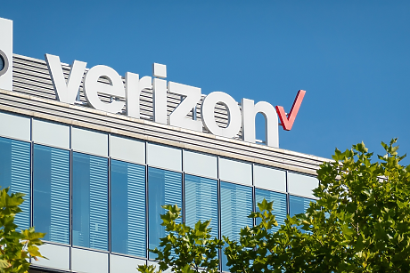 Verizon и AWS разширяват партньорството си с нова оптична мрежа за захранване на AI приложения