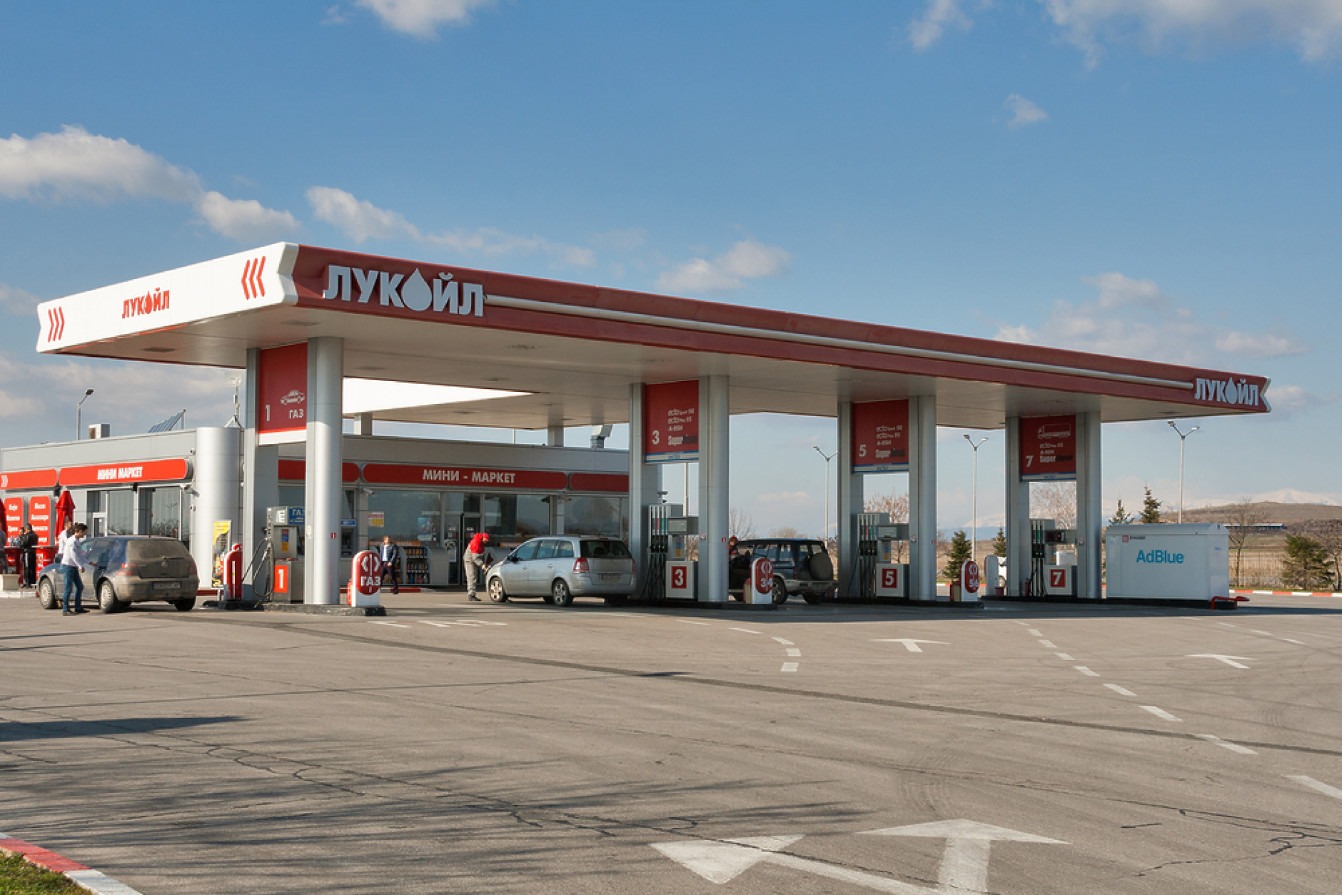 Може ли Българският енергиен холдинг да придобие активите на Лукойл?