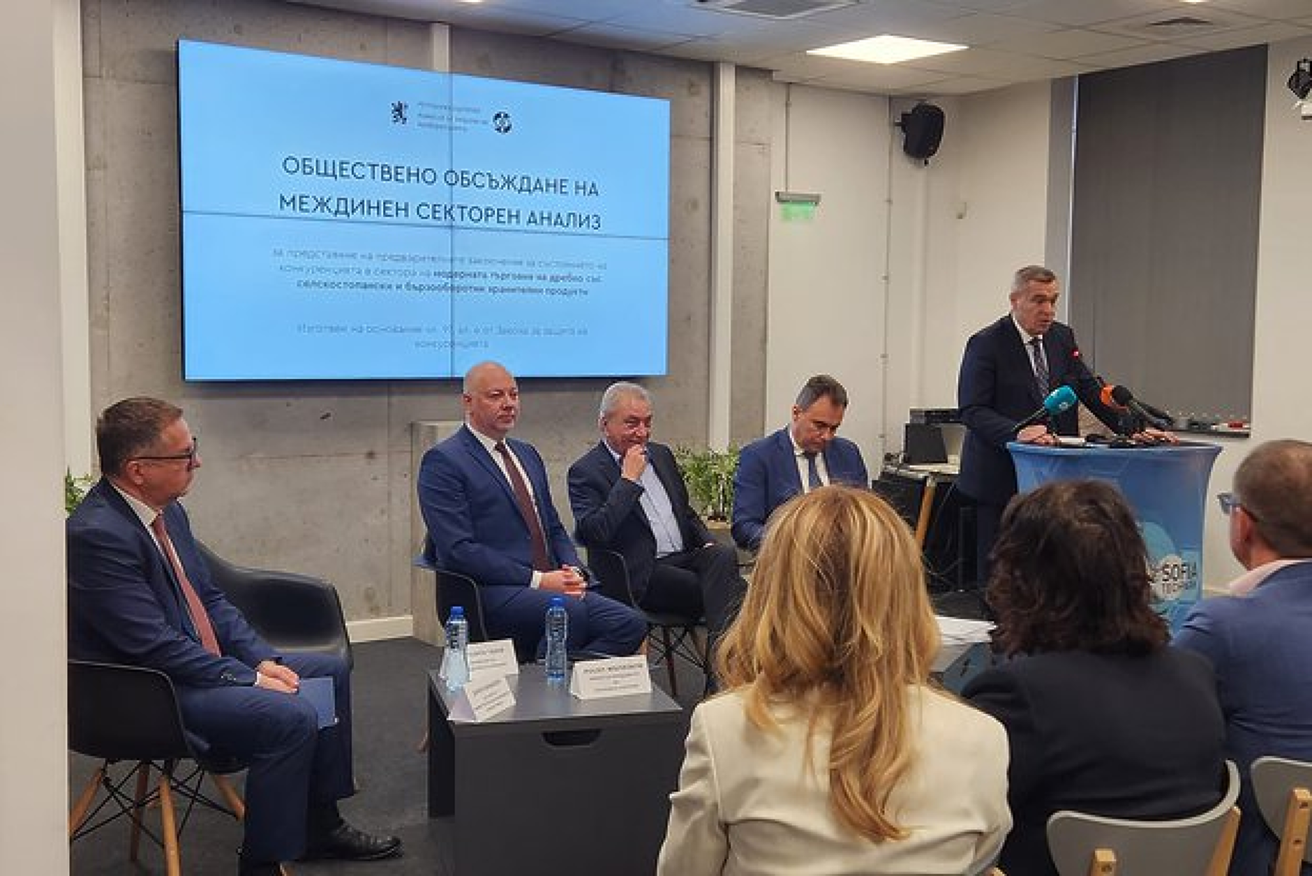 Премиерът: Няма данни за съгласувано и спекулативно повишение на цените заради еврото