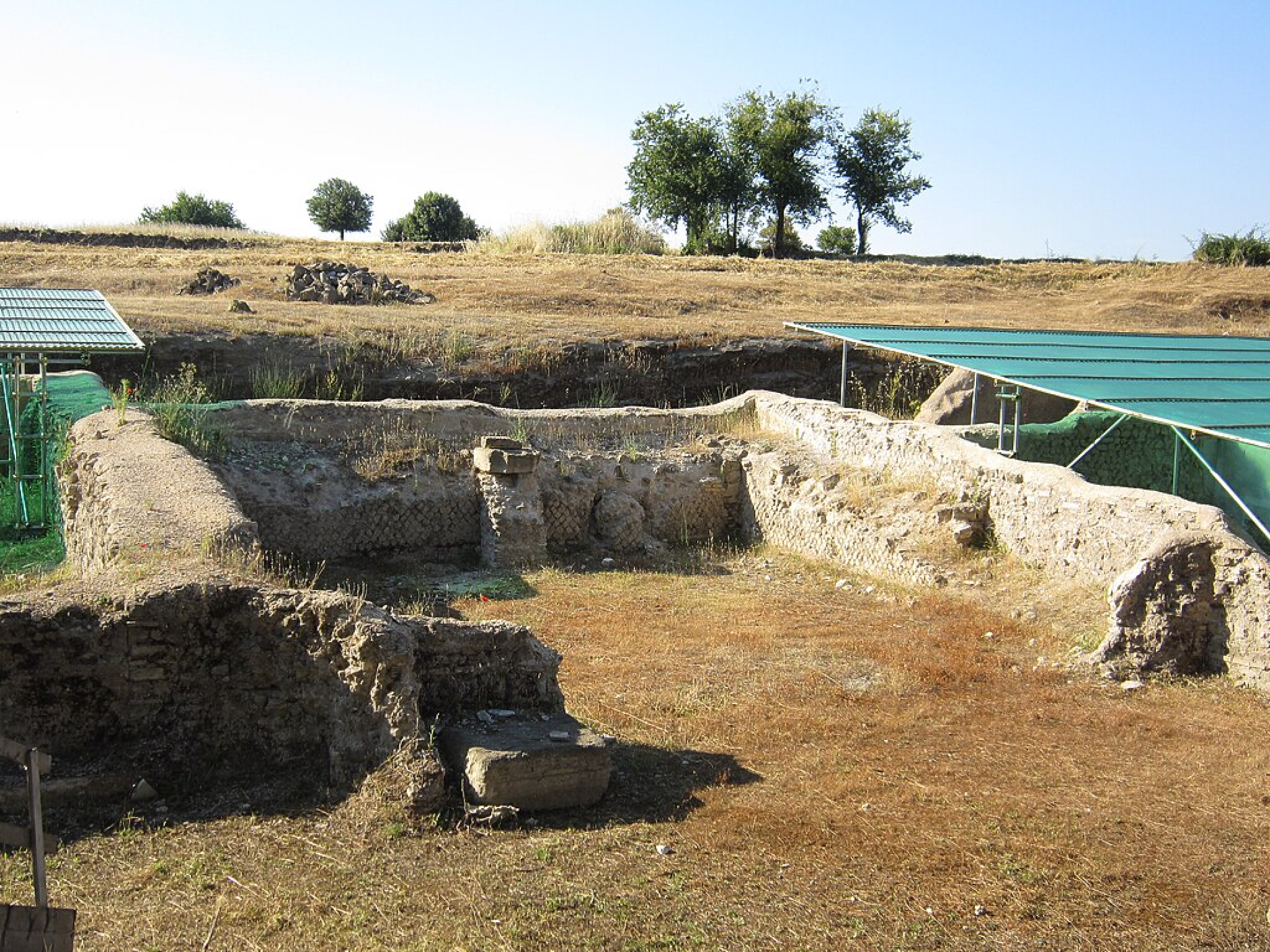 Откриха гигантски римски басейн, скрит под земята цели 2000 години