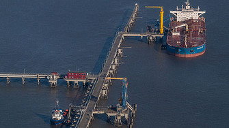 Атака с дронове спря работата на водещ руски петролен терминал