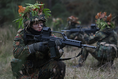 Бундестагът прие закона за връщане на наборната военна служба в Германия