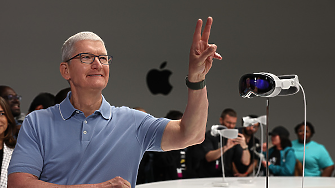 Bloomberg: Тим Кук отлага оттеглянето си от поста изпълнителен директор на Apple в началото на 2026 г.