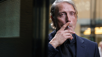 Здравните експерти са загрижени че известните личности отново правят пушенето