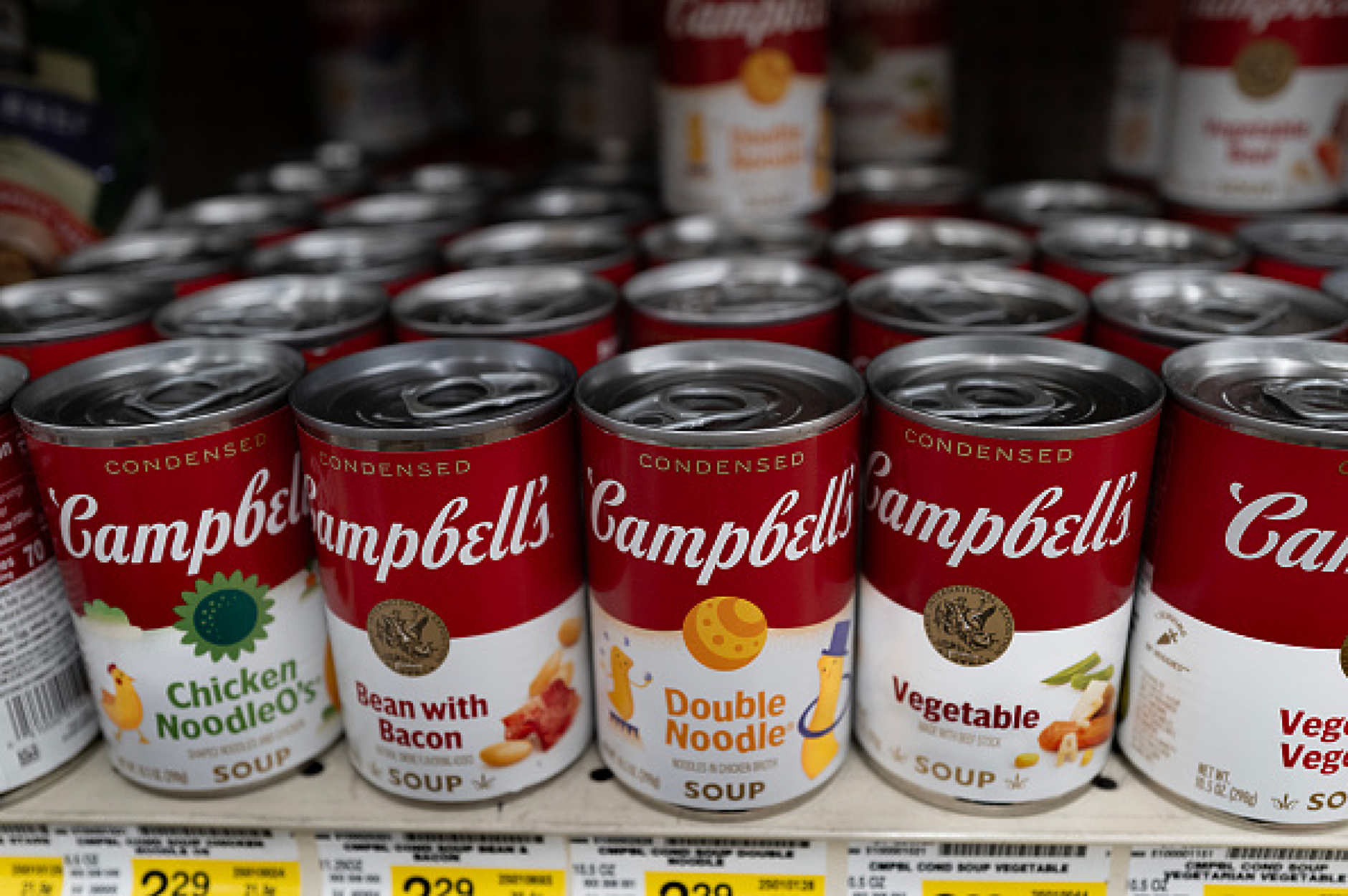 Компанията за консервирани супи Campbell's уволни вицепрезидента си за обиди към бедните и индийците
