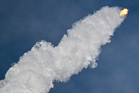 Проблемната капсула на Boeing няма да превозва астронавти при следващия полет до космическата станция