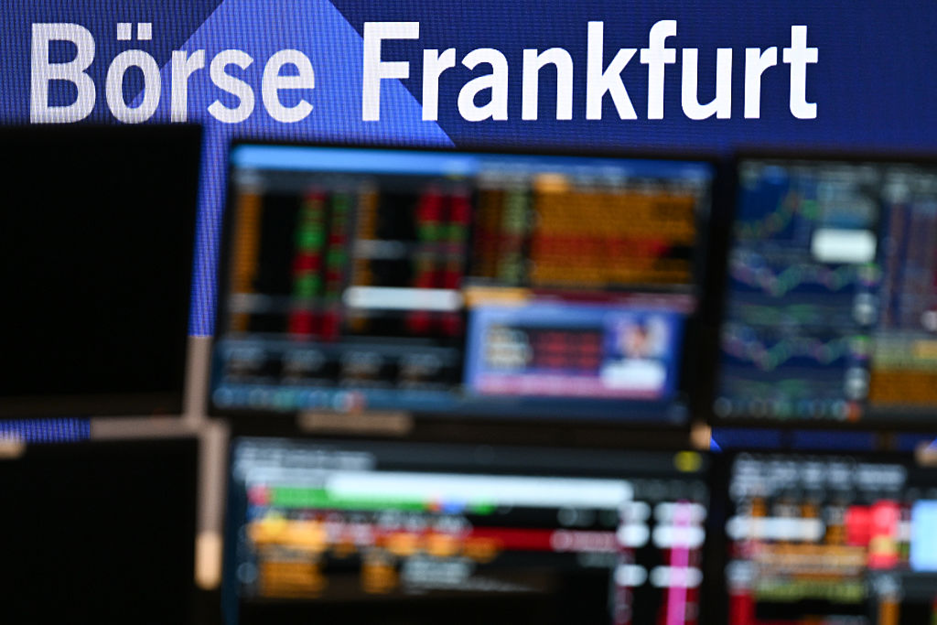 Спад на борсите в Европа на фона на продължаващите разпродажби в технологичния сектор*