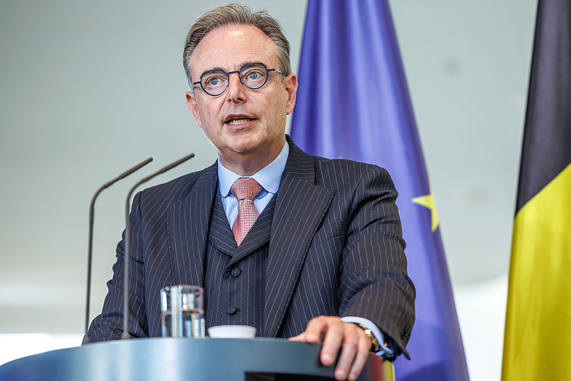 Премиерът на Белгия: Използването на руските активи може спъне мирния план за Украйна