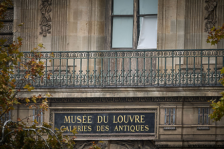 Лувърът в криза: служители решават бъдещето на музея