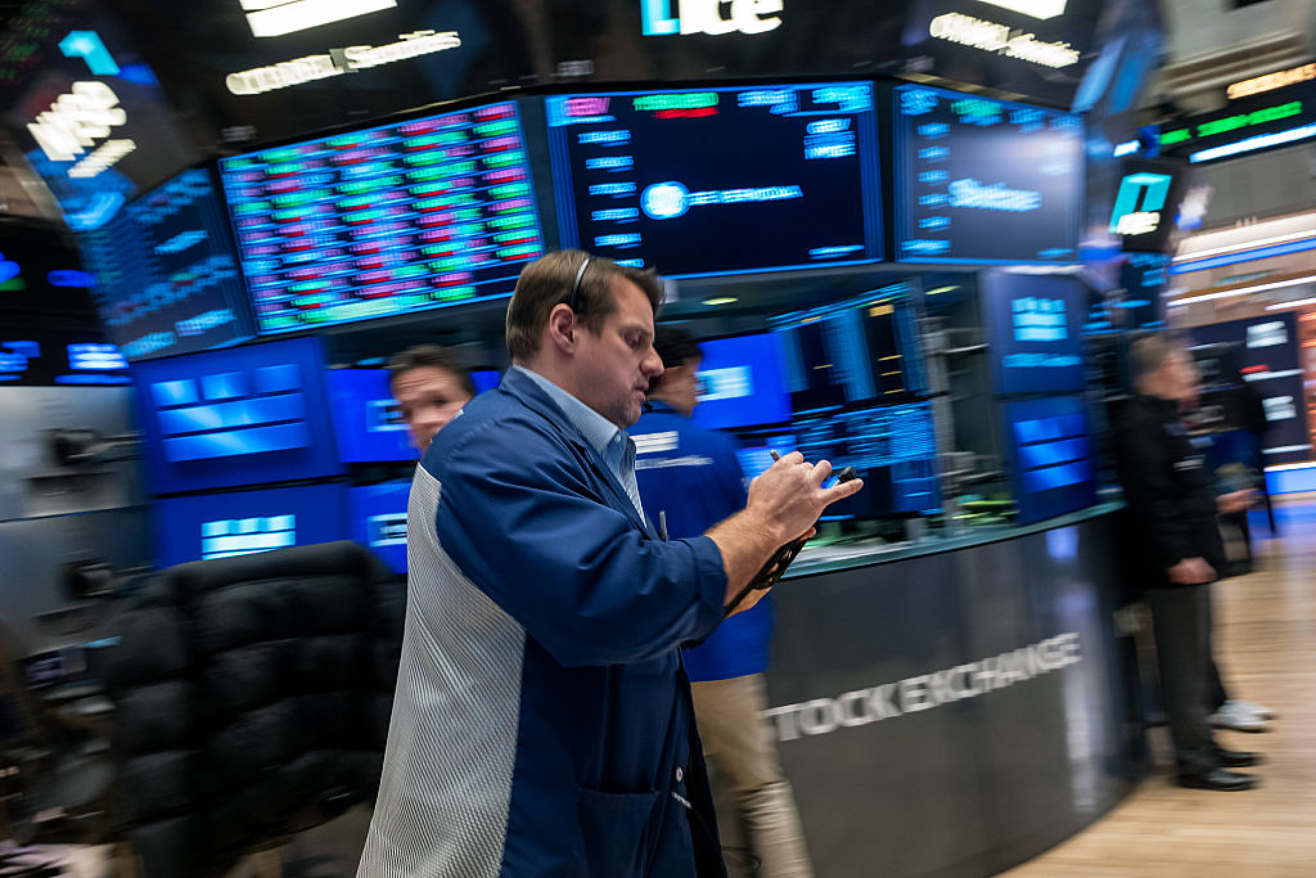 На фокус следващите седем дни: AI, петрол и преговори за мир