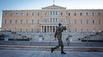 Гърция увеличва заплатите на военните за да бъдат привлечени повече