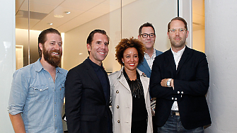 Главният дизайнер на Apple Алън Дай който ръководеше екипа за