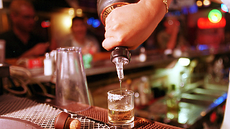 Властите в Саудитска Арабия облекчиха строгите ограничения за продажбата на