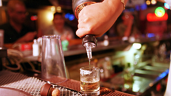 Саудитска Арабия позволява на богати чужденци да си купуват алкохол